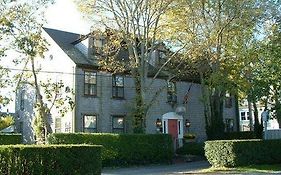 Seven Sea Street Inn